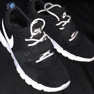 NIKE TRAINERENDOR- MENS 8